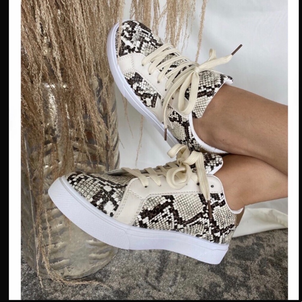💜 Women’s Sneakers - New! 👟